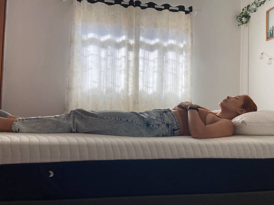 dormir de barriga para cima luuna